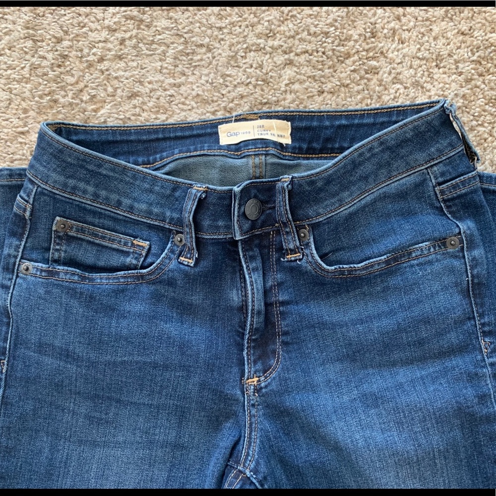 Gap Women’s Skinny Curvy Jeans size 28